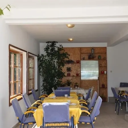 Guest house In With Terrace, Air Conditioning, Wifi 3719-6 *