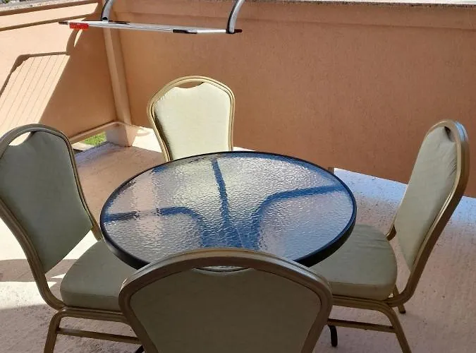 Πανσιόν In With Terrace, Air Conditioning, Wifi 3719-6 Lopar